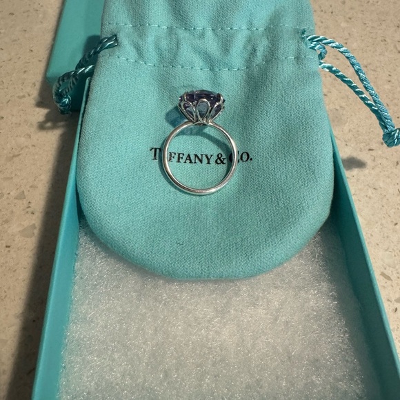 Tiffany & Co. Cocktail Ring with Amethyst Gem - Picture 2 of 3
